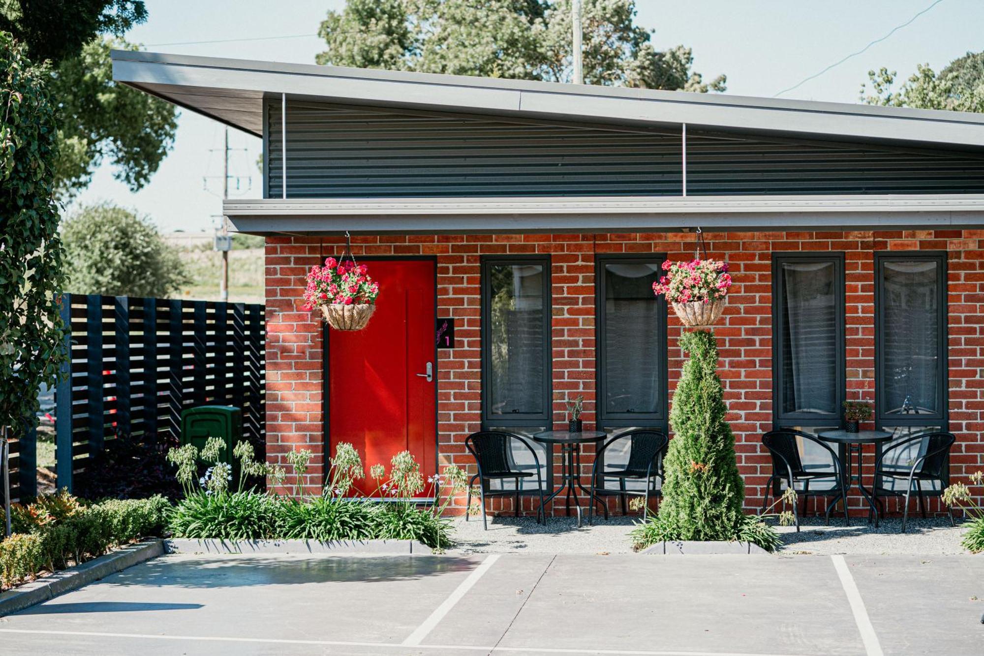 Daylesford Art Motel Экстерьер фото The exterior of the motel