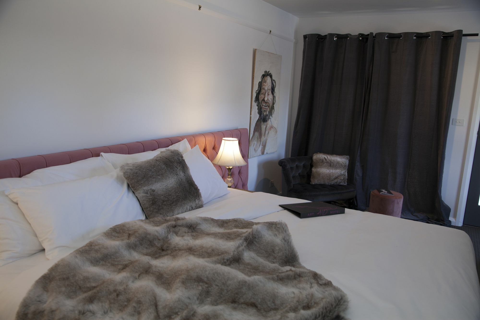 Daylesford Art Motel Экстерьер фото A bedroom at the hotel