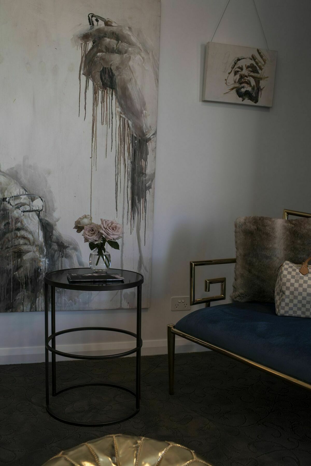 Daylesford Art Motel Экстерьер фото A room with a glass table