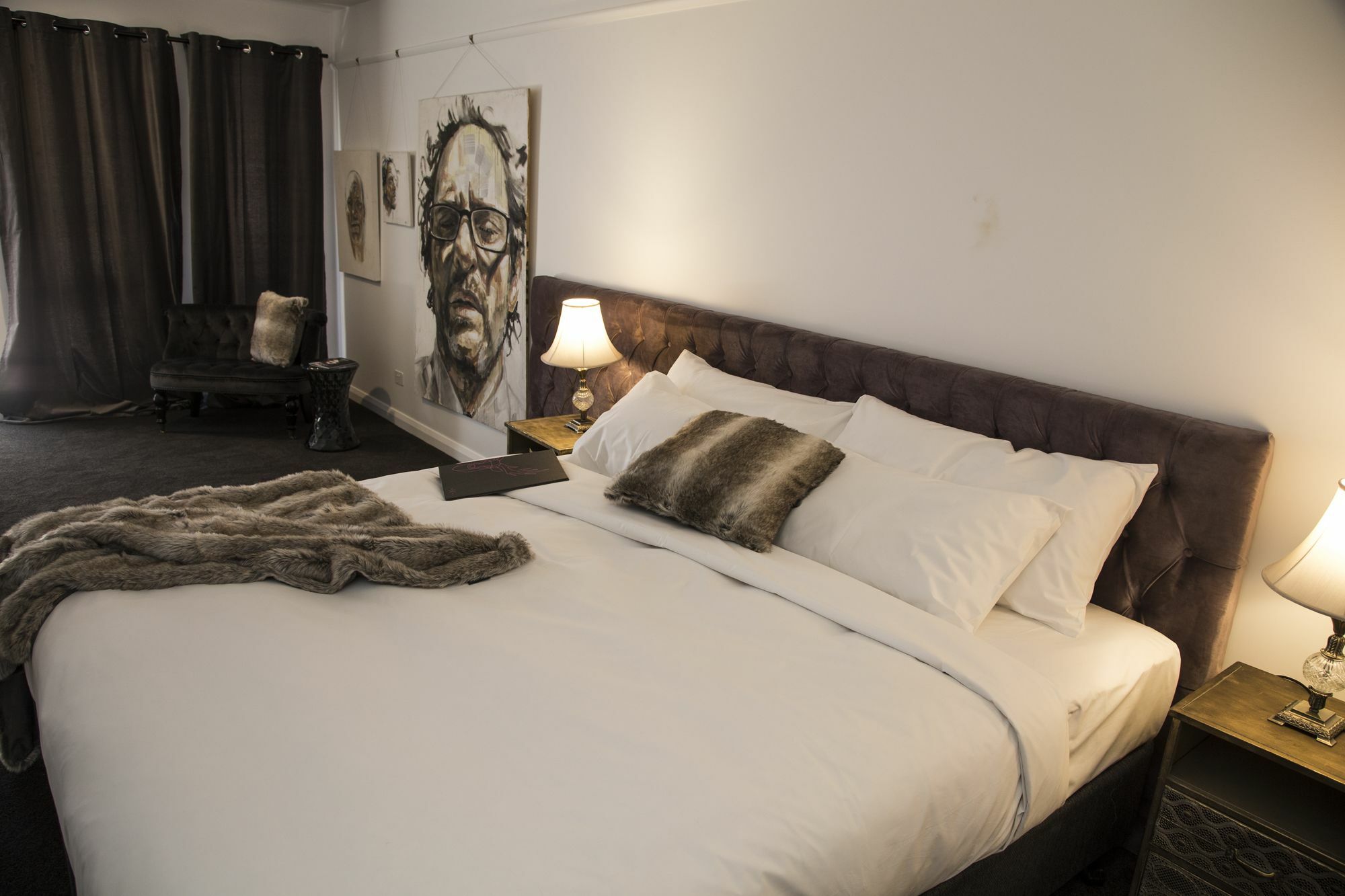 Daylesford Art Motel Экстерьер фото A bedroom at the hotel