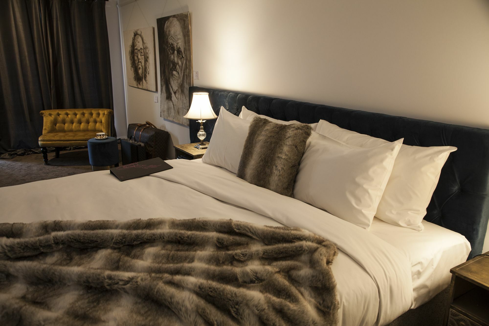 Daylesford Art Motel Экстерьер фото A mink throw