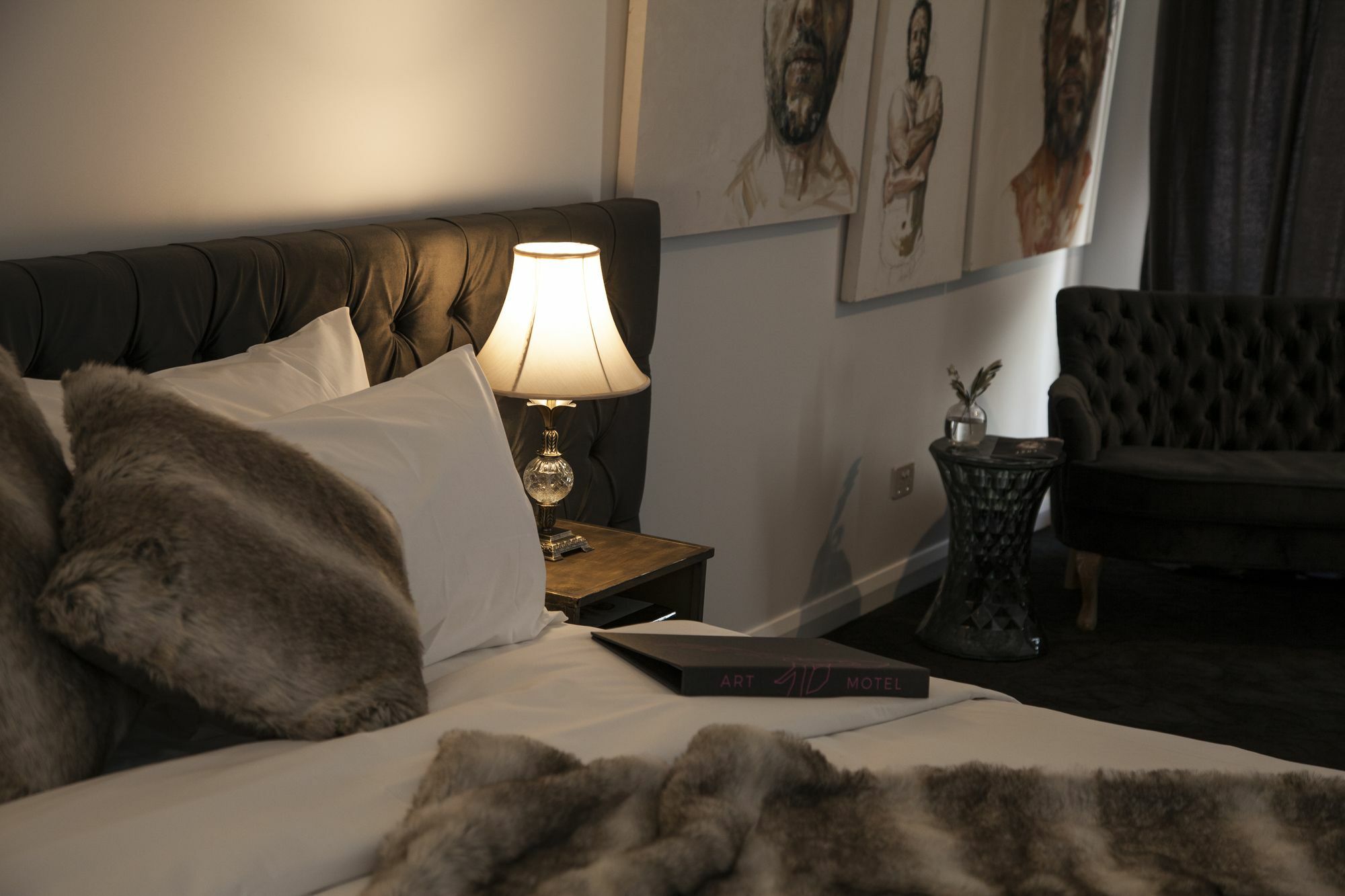 Daylesford Art Motel Экстерьер фото A bedroom at the hotel