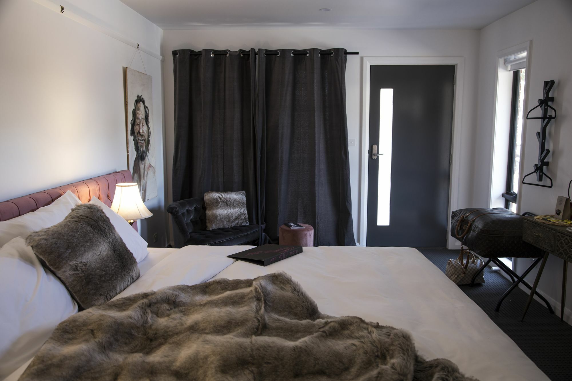 Daylesford Art Motel Экстерьер фото A bedroom at the hotel