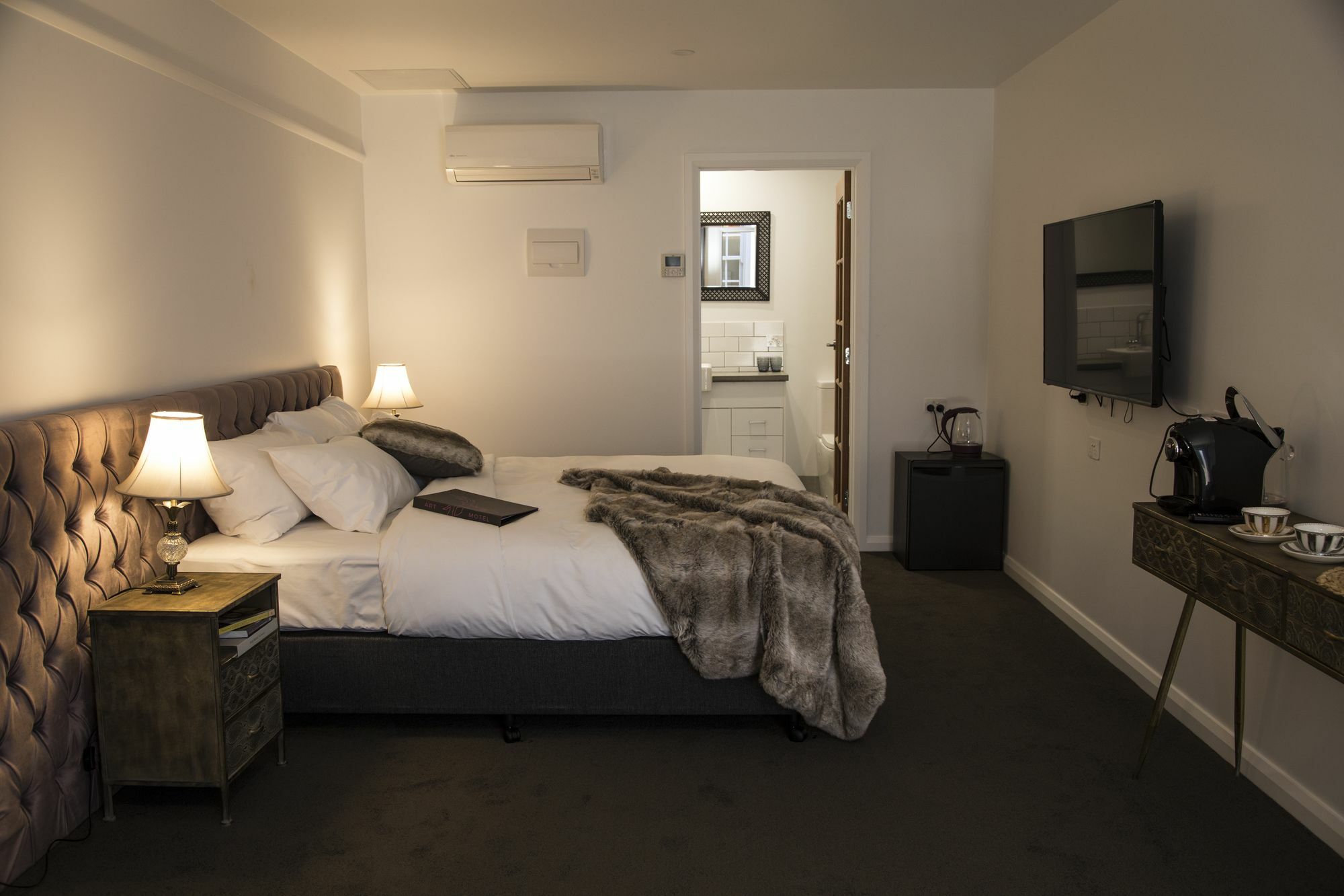 Daylesford Art Motel Экстерьер фото A room at the hotel
