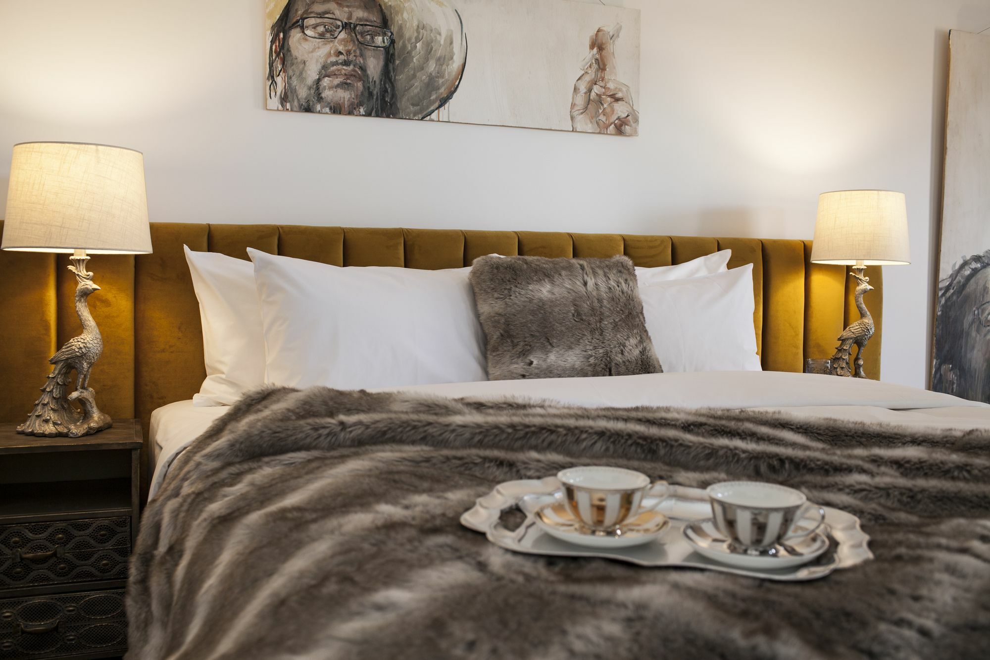 Daylesford Art Motel Экстерьер фото A mink fur throw