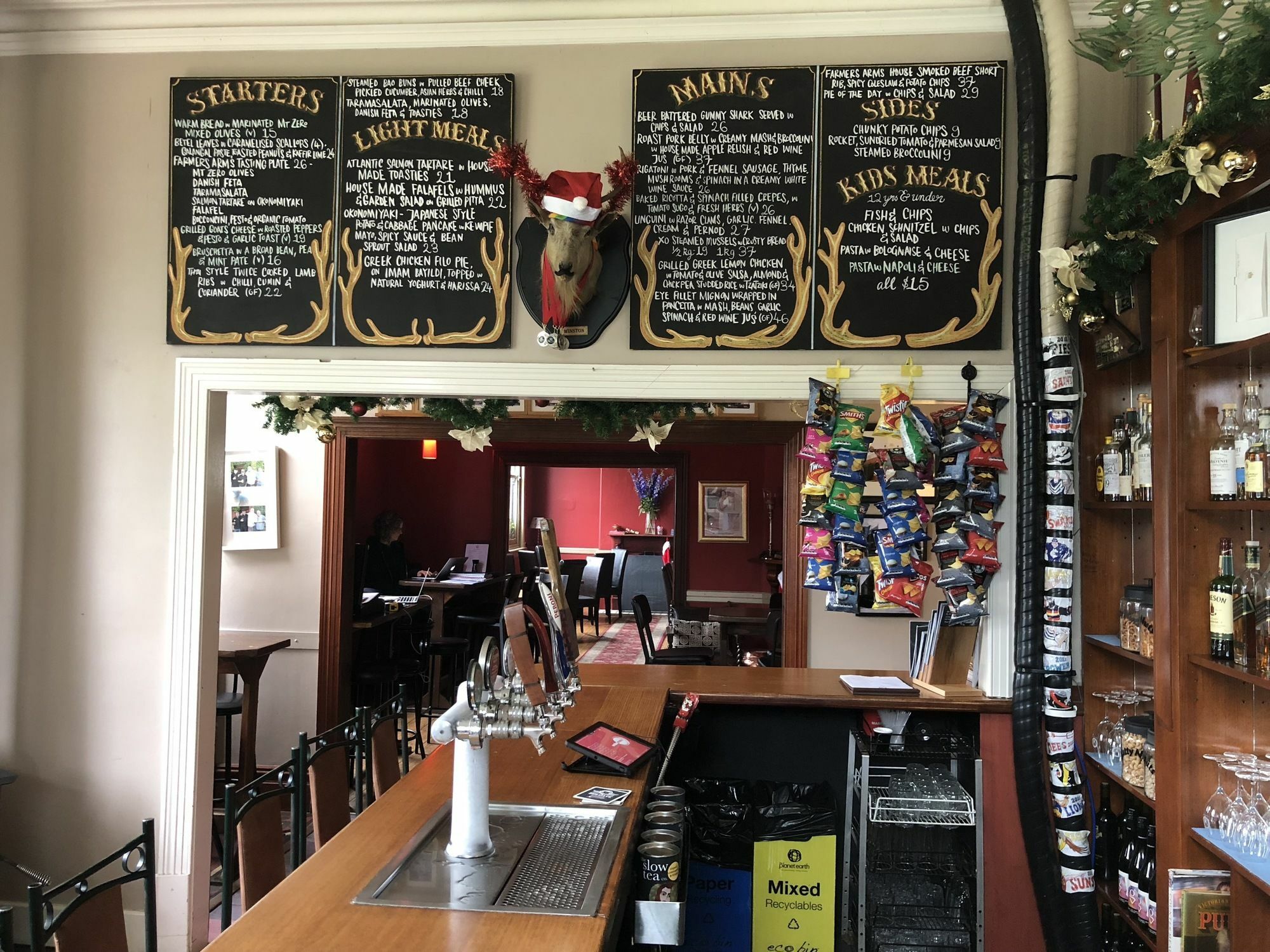 Daylesford Art Motel Экстерьер фото The bar at the Old Ship Hotel